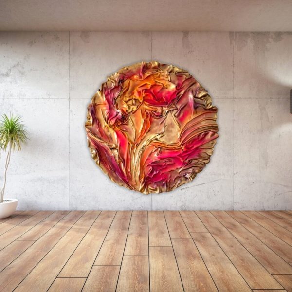 Mercedes und Franziska Welte_abstraktes, rundes Wandobjekt aus Fiberglas_goldenes, rotes Wandrelief_Interior Design | Nonos
