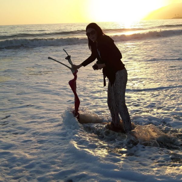 Sonnenuntergang mit NONOS Skulptur in Kalifornien