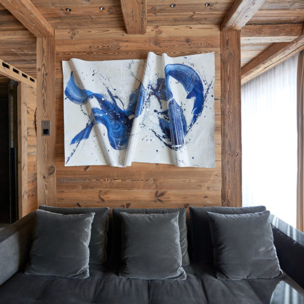Severins_5*Hotel_NONOS_Kunstwerke Ausstellung Wandrelief in Blau hergestellt von den Schwestern Welte
