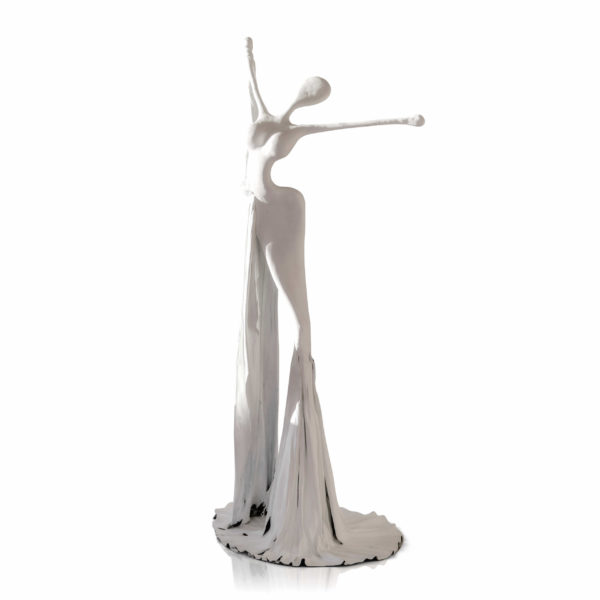 Franziska und Mercedes Welte_weiße, weibliche Skulptur aus Stahl, Fiberglas und Epoxydharz_Interior Design | Nonos