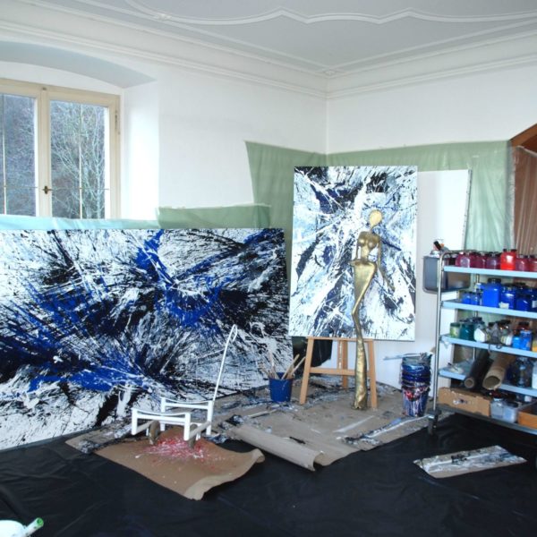 Schloss Wellenstein am Bodensee: Arbeit von Welte Schwestern im Atelier Nonos; Malen mit Harz und Pigmente; Wandobjekte Nonos