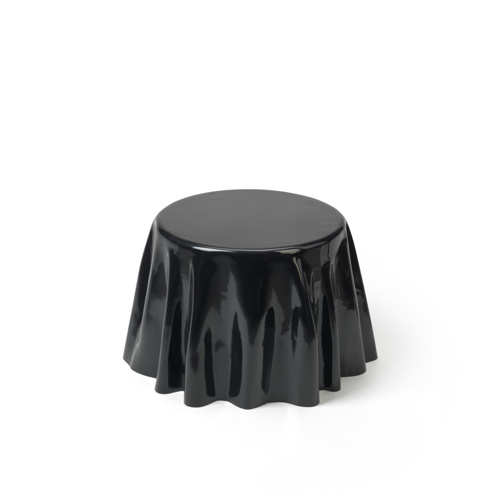 schwarzer Beistelltische aus Fiberglas_Interior Design | Nonos