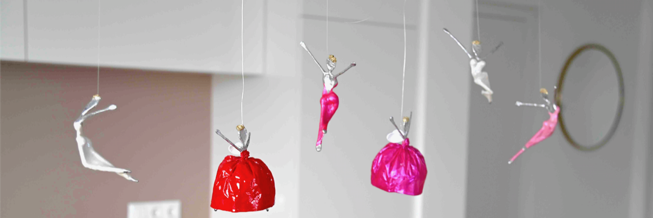 Skulpturen aus Papier, Metall_Schutzengel_ Interior Design | Nonos