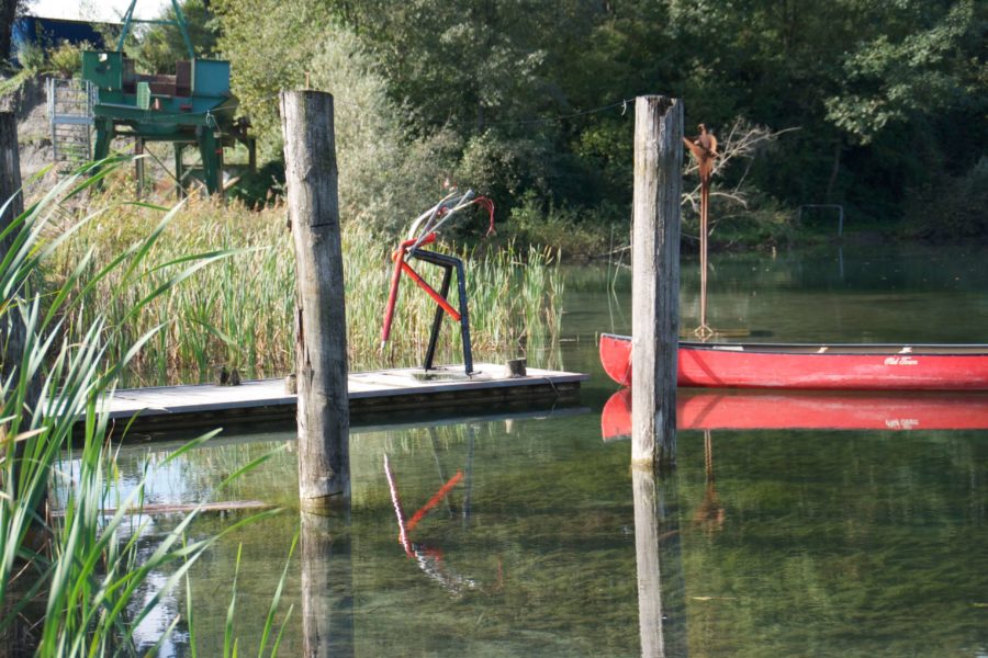 rote und schwarze Skulptur_Kunst im öffentlichen Raum_Outdoor | Nonos