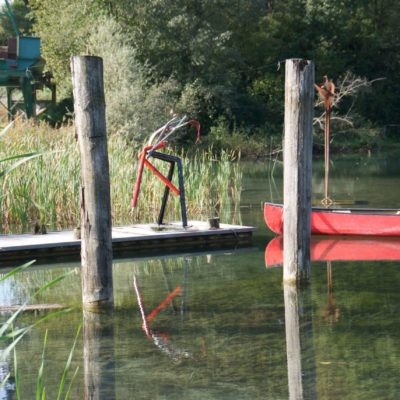 rote und schwarze Skulptur_Kunst im öffentlichen Raum_Outdoor | Nonos