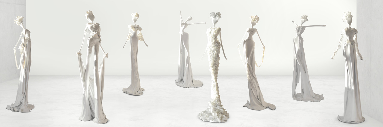 weiße, weibliche Skulpturen aus Plastik_Interior Design | Nonos