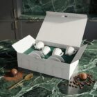 4er-Set Espresso-Tassen von NONOS, stilvolles Design-Set aus Porzellan mit vier Espressotassen und Untertassen, hochwertig verpackt, Design-Espressotassen für stilvolle Kaffeerituale.