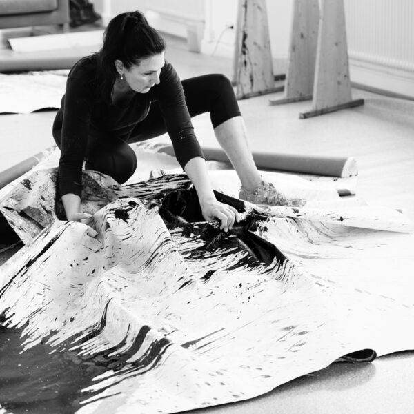 Künstlerinnen Mercedes und Franziska Welte NONOS NONOS Künstlerinnen zeitgenössische Skulptur Atelier Künstlerinnen NONOS bei der Arbeit im Atelier