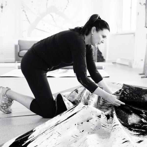 Künstlerinnen Mercedes und Franziska Welte NONOS NONOS Künstlerinnen zeitgenössische Skulptur Atelier Künstlerinnen NONOS bei der Arbeit im Atelier