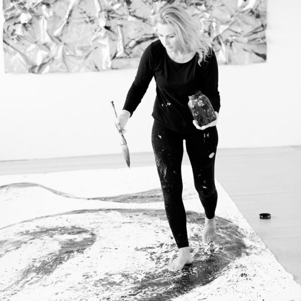 Künstlerinnen Mercedes und Franziska Welte NONOS NONOS Künstlerinnen zeitgenössische Skulptur Atelier Künstlerinnen NONOS bei der Arbeit im Atelier