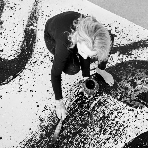 Künstlerinnen Mercedes und Franziska Welte NONOS NONOS Künstlerinnen zeitgenössische Skulptur Atelier Künstlerinnen NONOS bei der Arbeit im Atelier