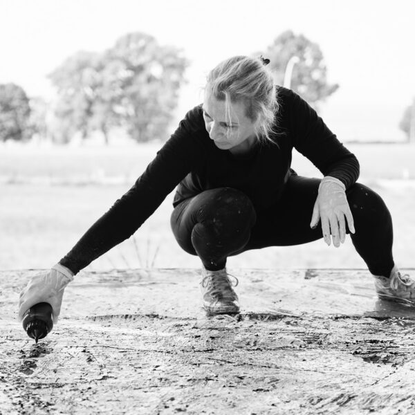Künstlerinnen Mercedes und Franziska Welte NONOS NONOS Künstlerinnen zeitgenössische Skulptur Atelier Künstlerinnen NONOS bei der Arbeit im Atelier