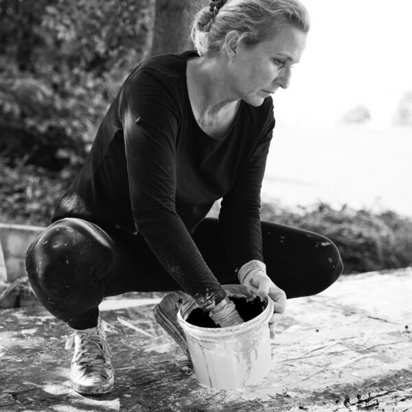 Künstlerinnen Mercedes und Franziska Welte NONOS NONOS Künstlerinnen zeitgenössische Skulptur Atelier Künstlerinnen NONOS bei der Arbeit im Atelier